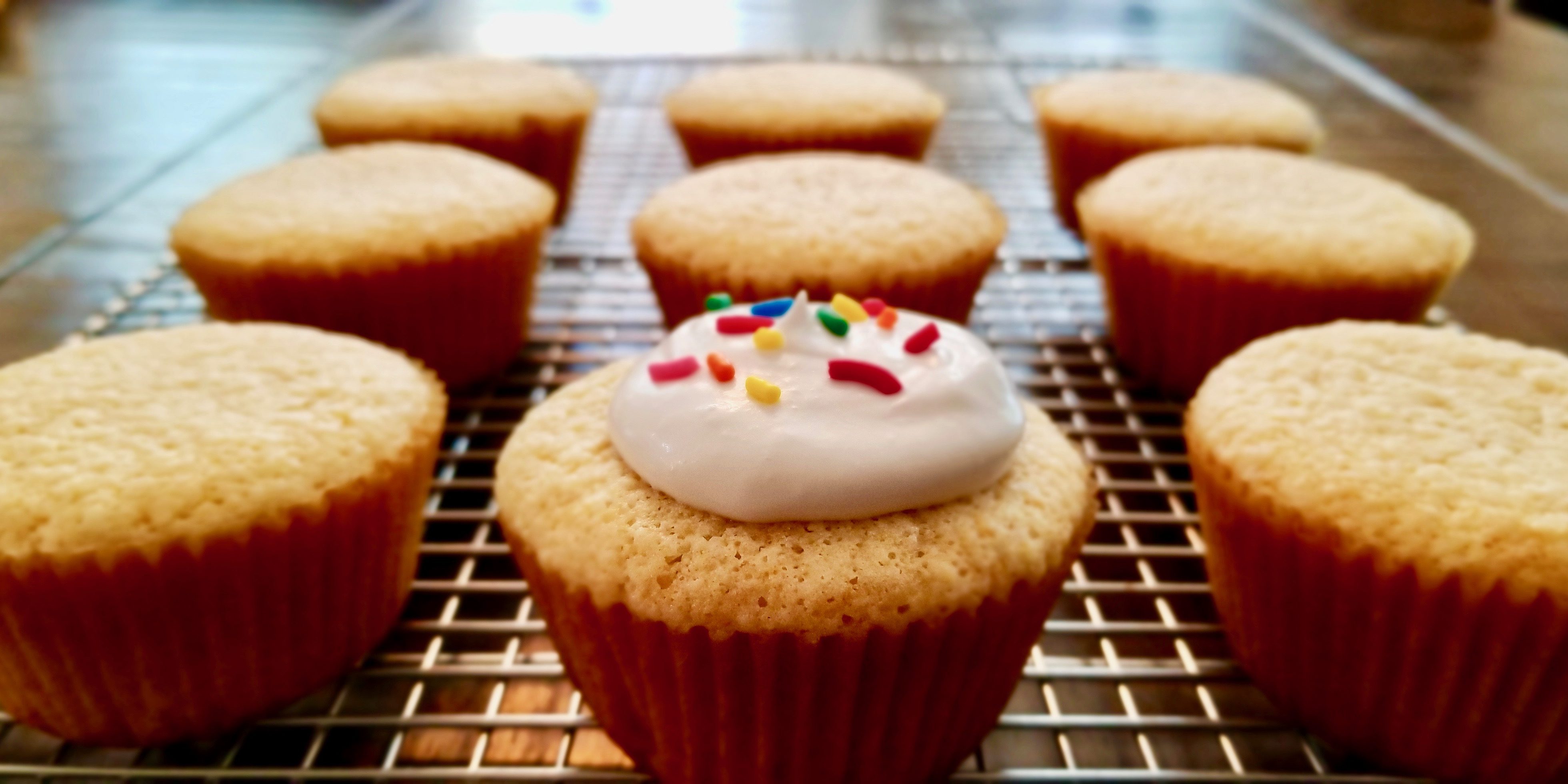 gluten-free-white-chocolate-cupcakes