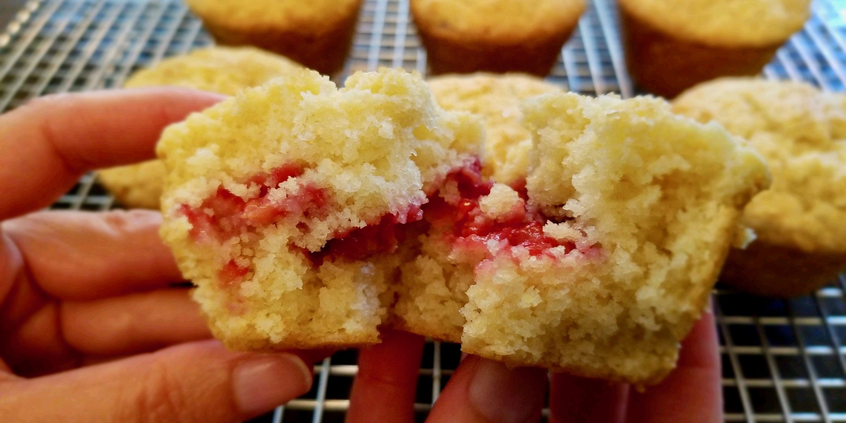 gluten-free-fresh-raspberry-muffins
