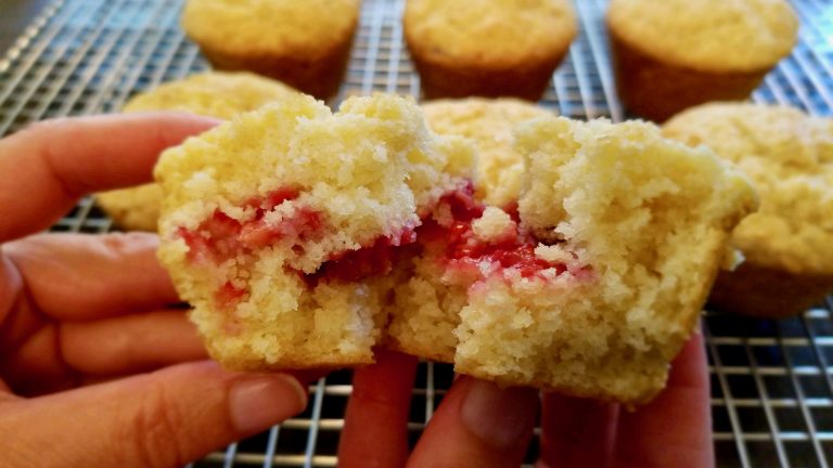 gluten-free-fresh-raspberry-muffins