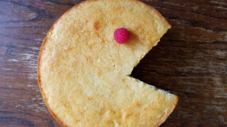 gluten-free-vanilla-cake-moist