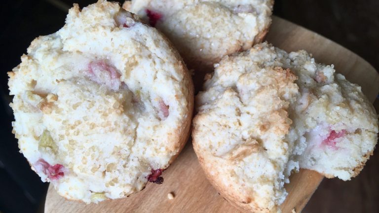 gluten-free-strawberry-rhubarb-muffins