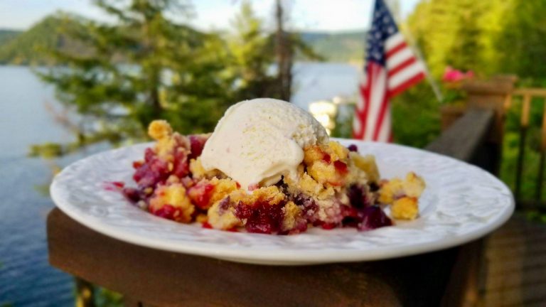 gluten-free-mixed-berry-cobbler
