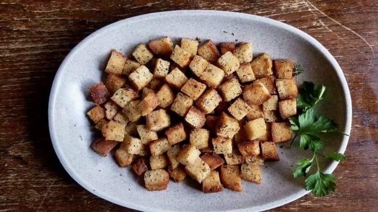 make-your-own-gluten-free-croutons