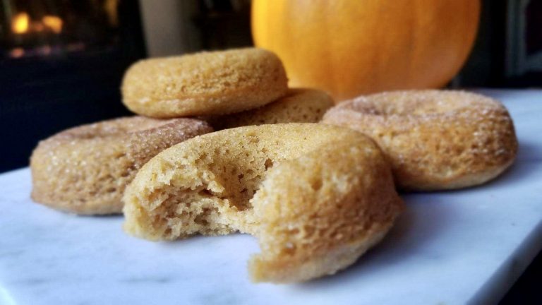 gluten-free-baked-pumpkin-doughnuts